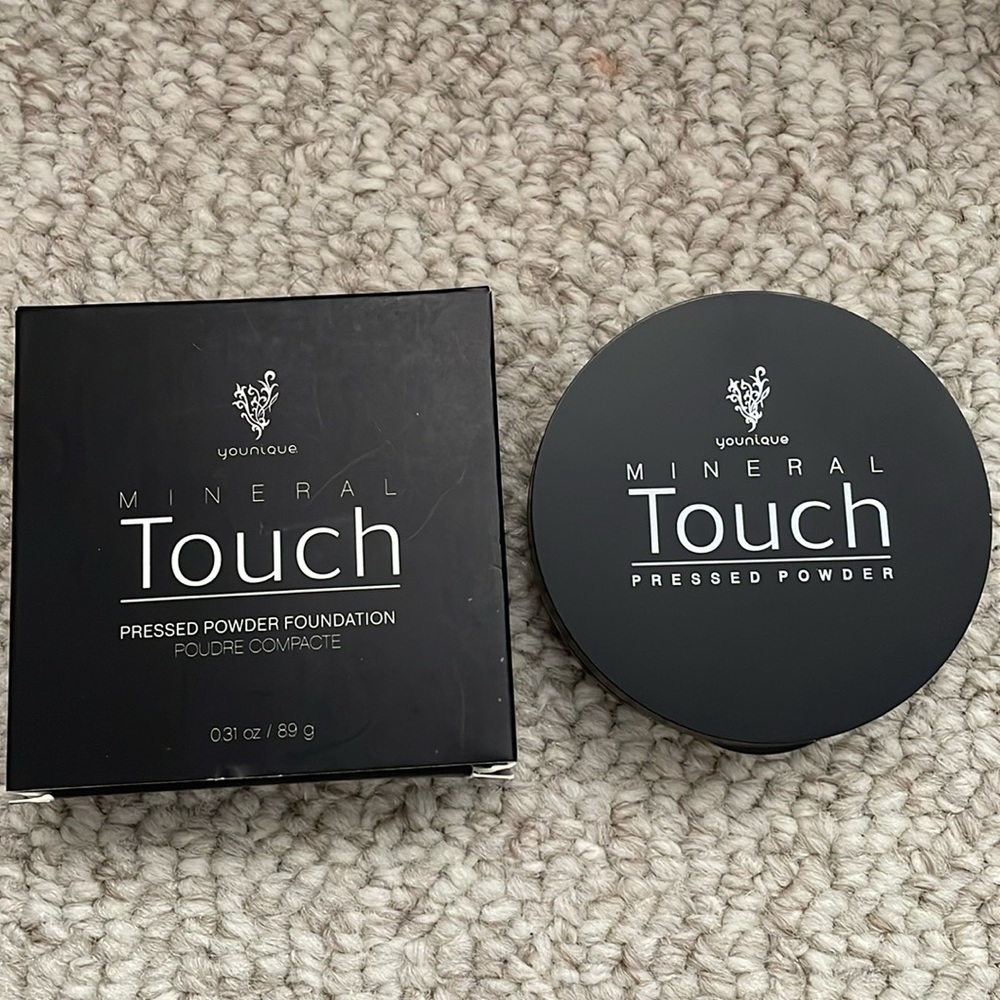 Younique pressed powder
